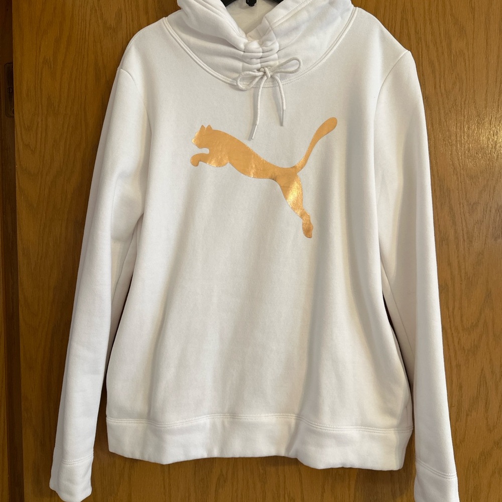 Stylish White sweatshirt with Gold Logo PUMA. No hood style.